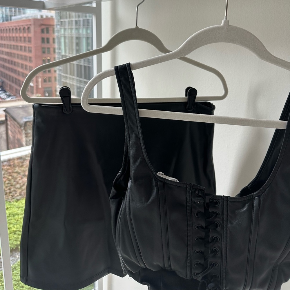 Good American Leather Set